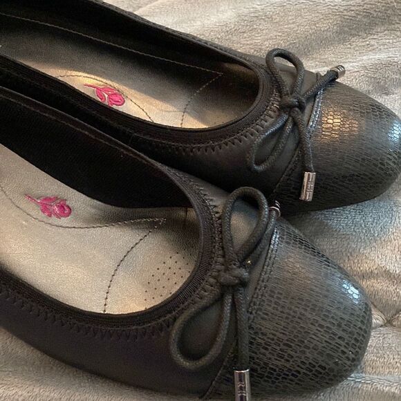 Ros Hommerson Tasha Black Sheep Leather Iquana Flat Dress shoe, 8.5 like new - Picture 4 of 10